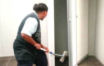 Guy SLAYS Mouse! (The Mouse Didn’t Have A Chance)