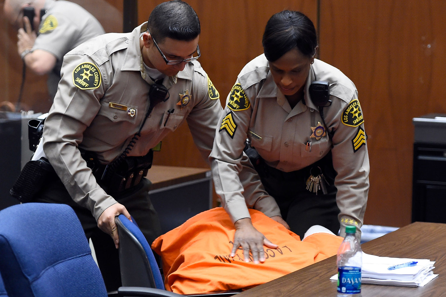 Suge Knight Collapses in Court After Hearing Bail Set to $25 Million