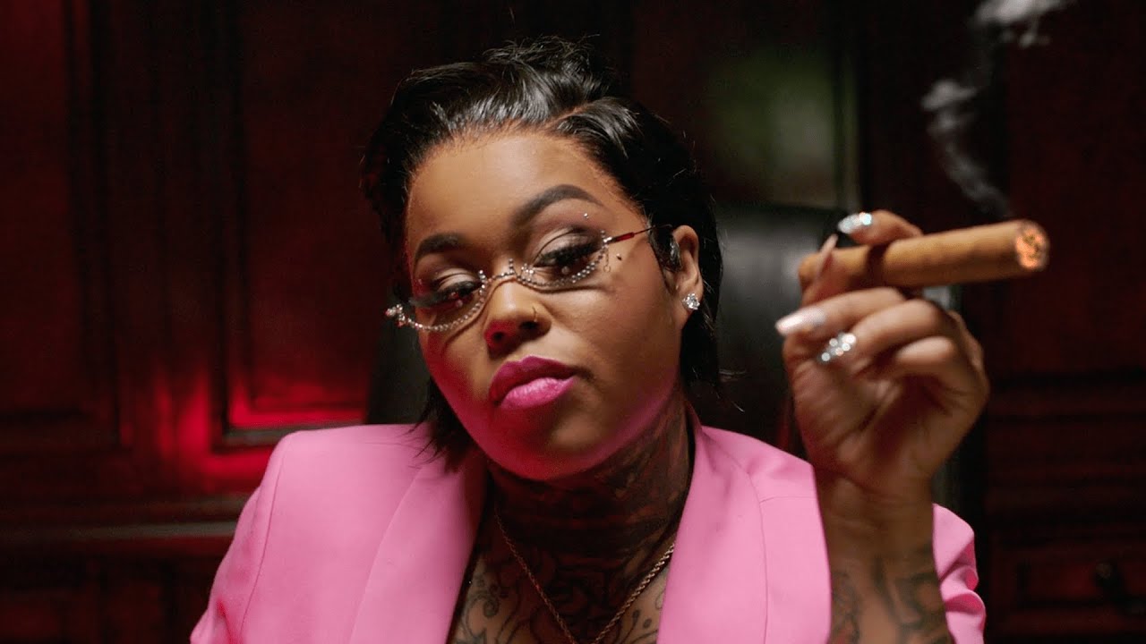 Jucee Froot Feat. Juicy J – Girls Kissing Girls (Music Video)