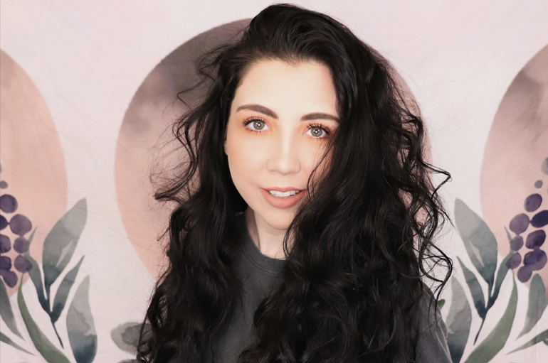 Youtube/TikTok Sensation, Jessii Vee Talks Graphic Design, YouTube, TikTok, Mental Health, Horror and More