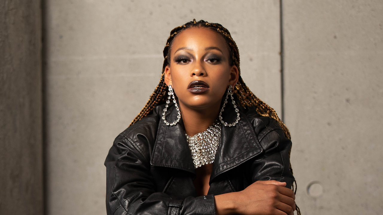 Sydney Mikayla – Going to Work